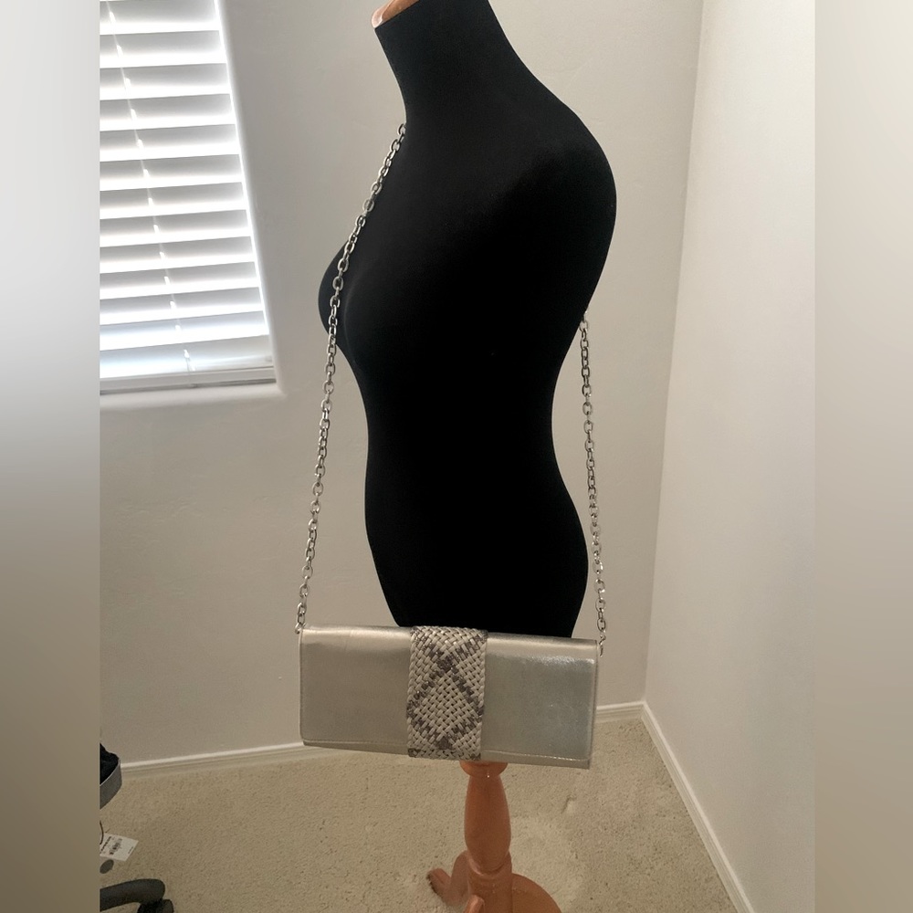 Whitehouse BlackMarket clutch, removable chain